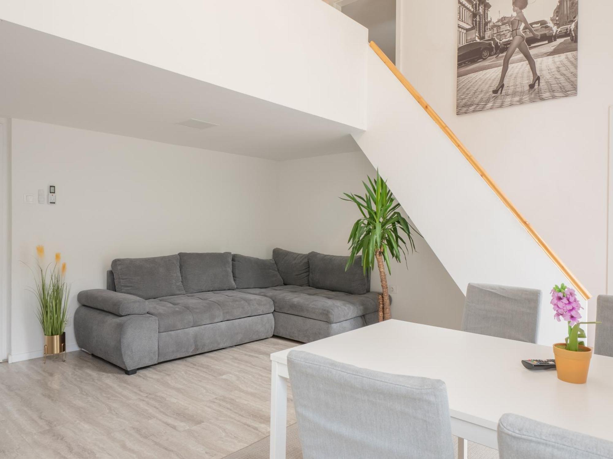 Апартаменти Balcony Gallery